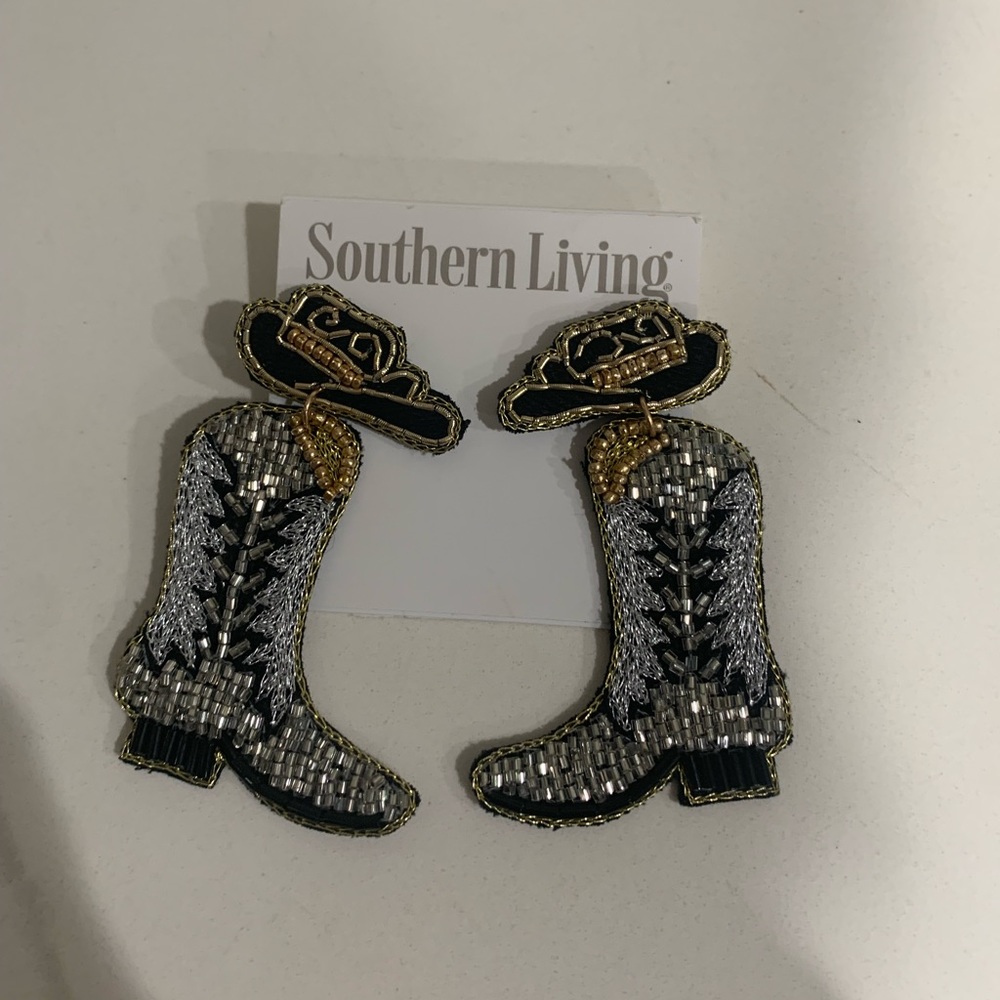 Southern Living Cowboy Earrings - Picture 2 of 3